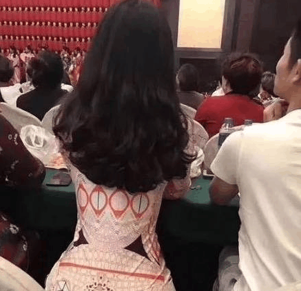 新娘子|美女, 这裤子是你自己剪的吧, 这样穿出来, 让人多尴尬呀!