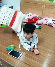 外挂|搞笑GIF:大哥,你切水果太厉害,我怀疑你开了外挂!