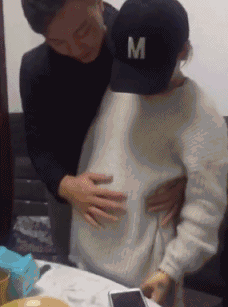 饲养员|搞笑GIF:猫咪:饲养员你也不管管呀,你家老虎非礼我