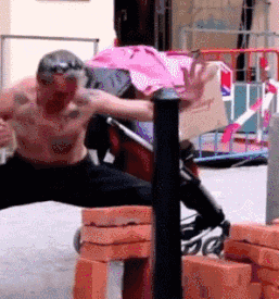 一块|GIF搞笑趣图：说了不让你尝试，不听，这下好了吧！