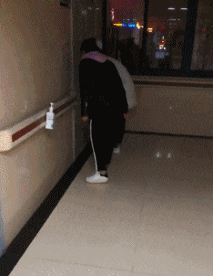 妹子|搞笑gif：没事多去高尔夫球场转转，没准能遇见合适的妹子！