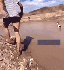 哥们|搞笑GIF:说好的彼此的信任呢