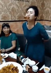 秃头|搞笑GIF：这样放摩托，应该没有人能偷走了吧