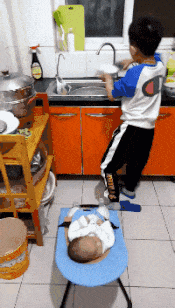 插兜|搞笑gif: 甭管穿什么裤子,手插兜帅就完了