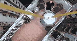 突如其来|搞笑GIF: 突如其来的掉头，让人避让不及。