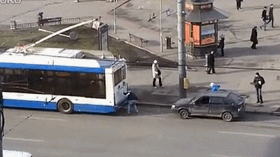 这是|搞笑GIF：太欠打了，现在的学生都是这么猖狂吗