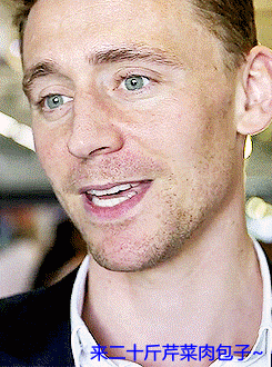 两个|GIF搞笑趣图:你竟然可以这么能吃,竟然吃二十斤!