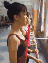 兄弟|搞笑GIF: 兄弟你看就看呗,你舔嘴唇是啥意思呀