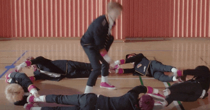 司机|爆笑GIF图：现在的大货司机配置都这么高了吗？