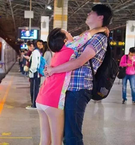 做贼心虚|搞笑GIF：今天给大家展示一下 什么叫做做贼心虚