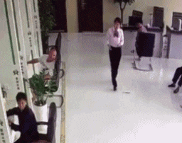 房车|搞笑GIF：大雪也照样能摧毁一切，不信仔细看