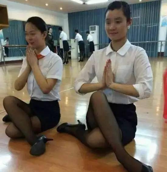 姑娘|搞笑GIF: 姑娘别再晃了，我真的要晕掉了！