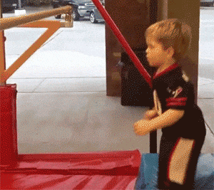 丐帮|搞笑GIF:很多人都第一时间冲了上去,感动!