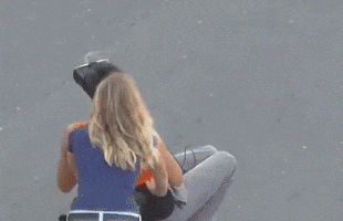 姑娘|搞笑GIF：你这样做确定不会被打吗？