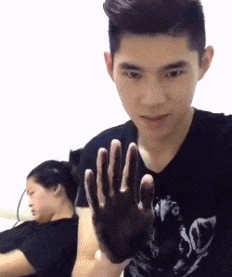 醉翁之意不在酒|搞笑GIF：女大三十还养狗，醉翁之意不在酒！