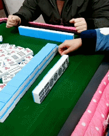 手机|搞笑GIF动图:小姑娘,我都说了多少次了,天热时单车是不能坐的