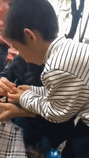 重金属|这是我们村唯一一只学过摇滚的鸡，这嗓子也太「重金属」了吧！！