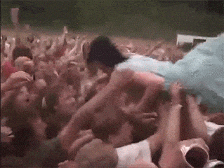 粗鲁|GIF趣图: 姑娘都快喘不上气了, 你们也太粗鲁了!