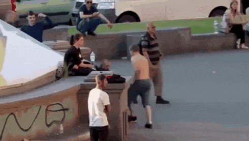 不行|我的车你们是拦不住的,都不行,谁动都不行!