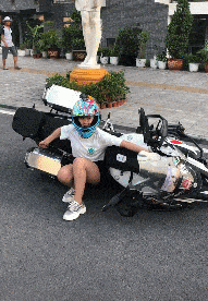 士奇|搞笑GIF：真的很佩服这位小姐姐