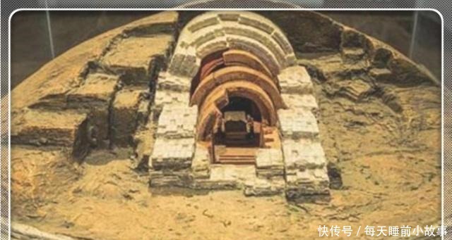 據說古代皇帝下葬後,為了防止盜墓,建造墓地的工匠被殺死或活埋在地下