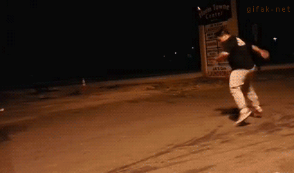 妹子|搞笑GIF趣图：妹子，你慢慢看菜单吧，我等得起