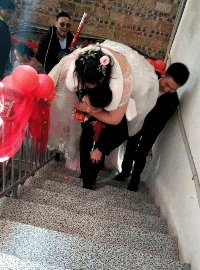 放心|搞笑GIF:到底谁第一?有些事交给女人真的是不放心