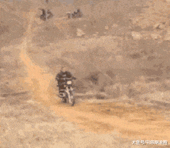 妹子|搞笑GIF趣图：大哥，你这有点太坏了，真是给妹子吓到了