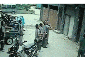 抵抗力|搞笑GIF:对会嘟嘴的女孩一点抵抗力都没有