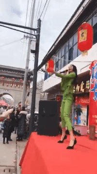 萝卜|搞笑GIF:现在送礼物流行送萝卜吗