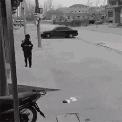 妹子|搞笑GIF: 就服你们, 硬是把掰手腕弄成跟干架一样