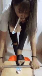 妹子|搞笑GIF趣图：这是什么神仙操作，真的可以这样操作吗