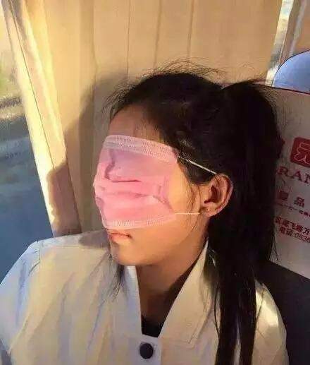 口罩|搞笑GIF: 小姐姐口罩真是让你用到了极致