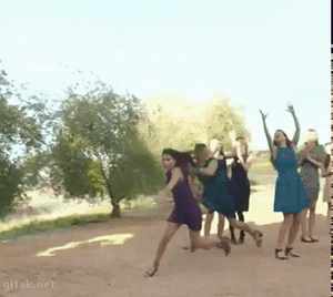 搞笑|搞笑GIF动图:为了能下一个结婚,女人们都拼了!