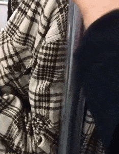 妹子|搞笑GIF动图：大爷，你悠着点，拍照就拍照别把妹子吓倒了！