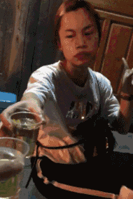 老师|搞笑GIF: 老师你这么骚的走姿你学生知道吗?