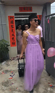 妹子|搞笑GIF：看的我都疼