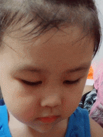 口红|搞笑GIF：只能这样喝了！口红要不然就掉了！这样方便！