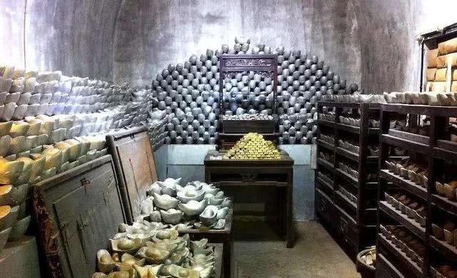 千古第二巨贪的严嵩到底贪了多少钱和珅我比他多8亿3