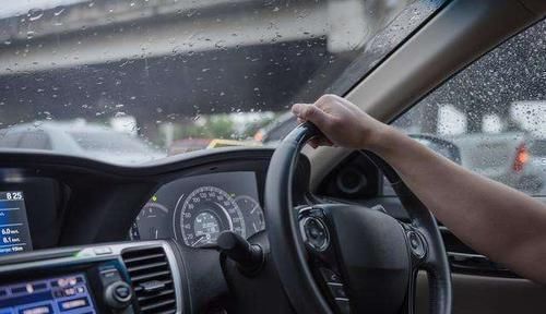 交警提示车上有3种东西赶紧丢掉发现就罚款不管你是谁3