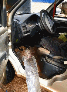 废品|搞笑gif趣图：好尴尬 哥们 你的棍子不够长啊