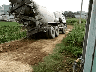 丈母娘|搞笑gif：要像这样，用钱砸丈母娘才行啊！