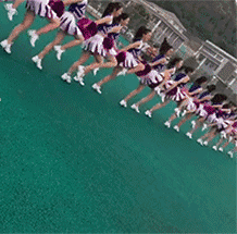 女神|爆笑GIF图：女神出了门之后完全像变了个人似的！