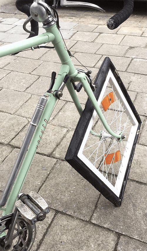 尴尬|让人“摸不着头脑”的尴尬图片。