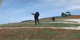 摄影师|搞笑GIF:现在情侣都流行这样骑车了?