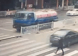 叔叔|搞笑GIF动图：姑娘，不就打个鼓嘛，至于漂亮成这样吗？