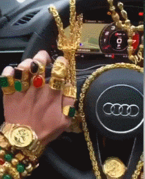 小伙子|搞笑GIF动图:小伙子面对的是分手还是啥 ?