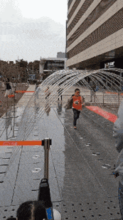 妹子|搞笑GIF:妹子什么事笑得这么开心