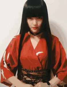 衣服|GIF搞笑趣图:不管你换上那一套衣服都还是这么漂亮!