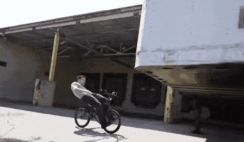 机枪手|GIF趣图:眼睛敢看过来你就死定了